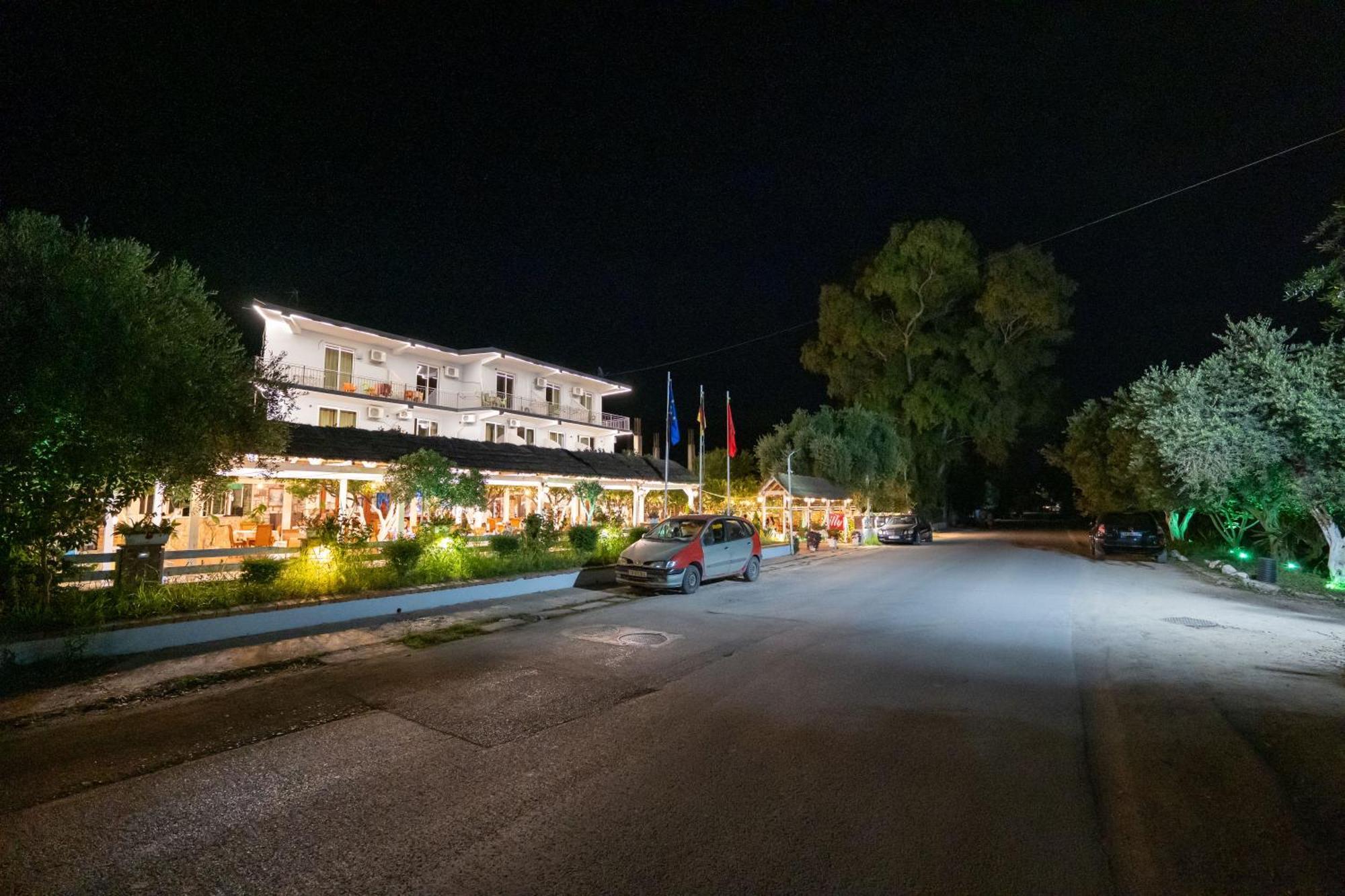 Hotel Nika Radhimë Exterior foto