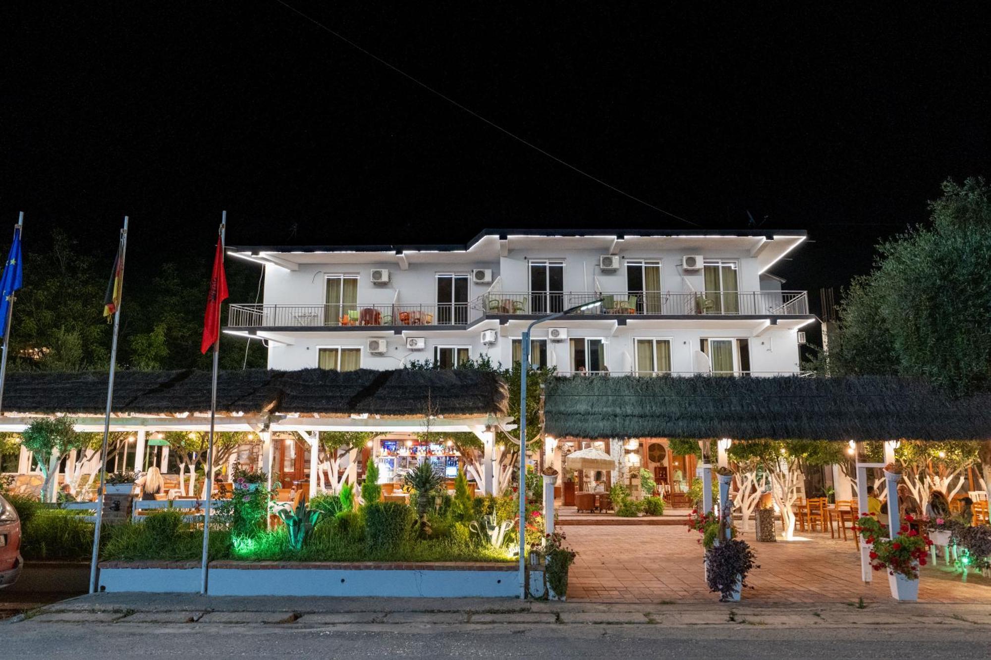 Hotel Nika Radhimë Exterior foto