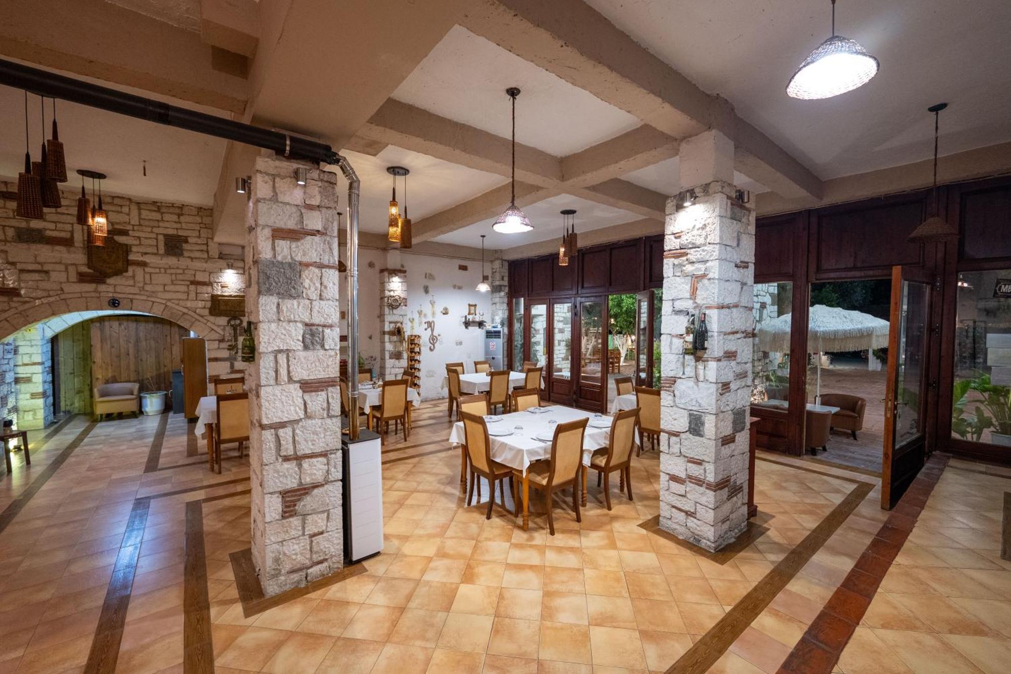 Hotel Nika Radhimë Exterior foto